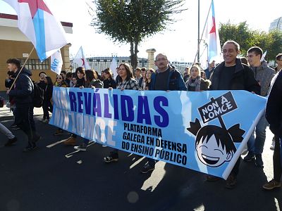 17-11-16-ManiFolgaEstudantes-ACorunha-04.jpg